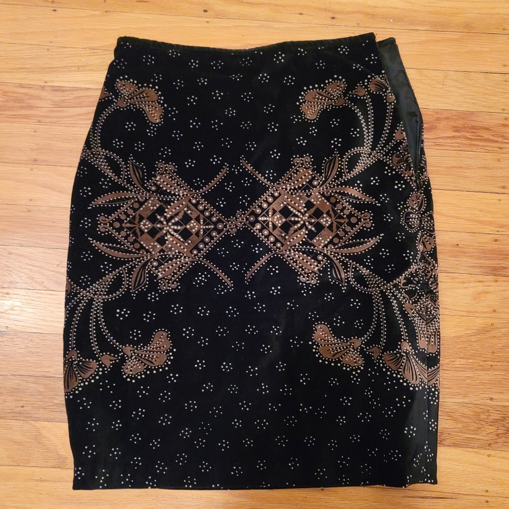 ANTHROPOLOGIE Black and gold velour skirt